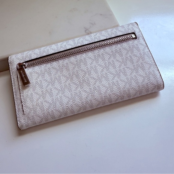 Michael Kors Cream Jet Set Large Logo Trifold Wallet - Picture 3 of 10
